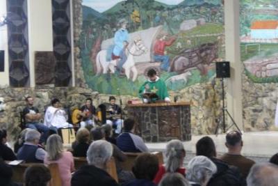 Com ParticipaÃ§Ã£o Da RCC e CTG EstÃ¢ncia do IguaÃ§u aconteceu o 4Âº dia da Novena da Padroeira em Laranjeiras do Sul
