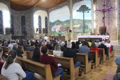 Com ParticipaÃ§Ã£o Da RCC e CTG EstÃ¢ncia do IguaÃ§u aconteceu o 4Âº dia da Novena da Padroeira em Laranjeiras do Sul