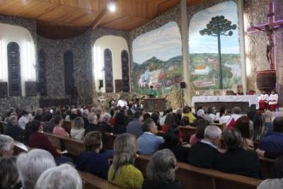 Com ParticipaÃ§Ã£o Da RCC e CTG EstÃ¢ncia do IguaÃ§u aconteceu o 4Âº dia da Novena da Padroeira em Laranjeiras do Sul