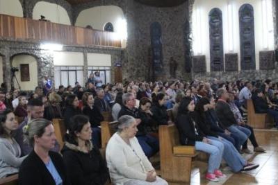Com ParticipaÃ§Ã£o Da RCC e CTG EstÃ¢ncia do IguaÃ§u aconteceu o 4Âº dia da Novena da Padroeira em Laranjeiras do Sul