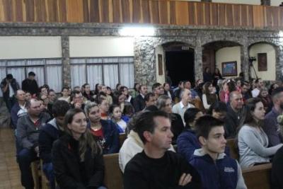 Com ParticipaÃ§Ã£o Da RCC e CTG EstÃ¢ncia do IguaÃ§u aconteceu o 4Âº dia da Novena da Padroeira em Laranjeiras do Sul