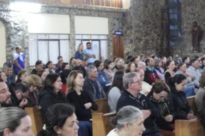 Com ParticipaÃ§Ã£o Da RCC e CTG EstÃ¢ncia do IguaÃ§u aconteceu o 4Âº dia da Novena da Padroeira em Laranjeiras do Sul