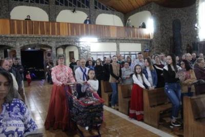 Com ParticipaÃ§Ã£o Da RCC e CTG EstÃ¢ncia do IguaÃ§u aconteceu o 4Âº dia da Novena da Padroeira em Laranjeiras do Sul