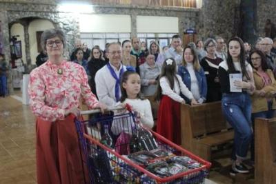 Com ParticipaÃ§Ã£o Da RCC e CTG EstÃ¢ncia do IguaÃ§u aconteceu o 4Âº dia da Novena da Padroeira em Laranjeiras do Sul