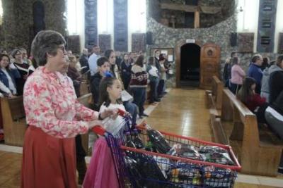 Com ParticipaÃ§Ã£o Da RCC e CTG EstÃ¢ncia do IguaÃ§u aconteceu o 4Âº dia da Novena da Padroeira em Laranjeiras do Sul