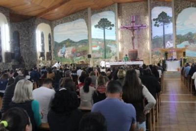 Com ParticipaÃ§Ã£o Da RCC e CTG EstÃ¢ncia do IguaÃ§u aconteceu o 4Âº dia da Novena da Padroeira em Laranjeiras do Sul