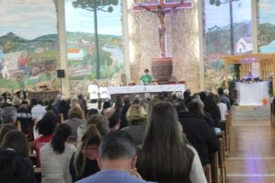 Com ParticipaÃ§Ã£o Da RCC e CTG EstÃ¢ncia do IguaÃ§u aconteceu o 4Âº dia da Novena da Padroeira em Laranjeiras do Sul