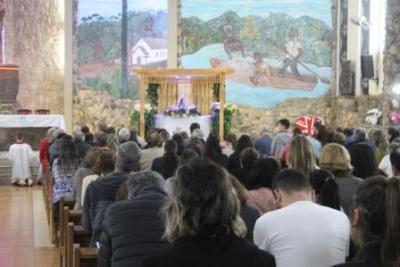 Com ParticipaÃ§Ã£o Da RCC e CTG EstÃ¢ncia do IguaÃ§u aconteceu o 4Âº dia da Novena da Padroeira em Laranjeiras do Sul