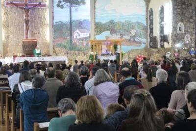 Com ParticipaÃ§Ã£o Da RCC e CTG EstÃ¢ncia do IguaÃ§u aconteceu o 4Âº dia da Novena da Padroeira em Laranjeiras do Sul