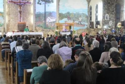 Com ParticipaÃ§Ã£o Da RCC e CTG EstÃ¢ncia do IguaÃ§u aconteceu o 4Âº dia da Novena da Padroeira em Laranjeiras do Sul