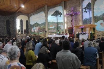 Com ParticipaÃ§Ã£o Da RCC e CTG EstÃ¢ncia do IguaÃ§u aconteceu o 4Âº dia da Novena da Padroeira em Laranjeiras do Sul