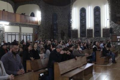 Com ParticipaÃ§Ã£o Da RCC e CTG EstÃ¢ncia do IguaÃ§u aconteceu o 4Âº dia da Novena da Padroeira em Laranjeiras do Sul