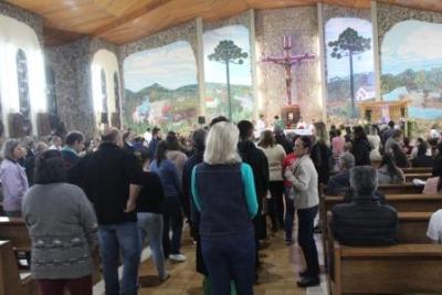 Com ParticipaÃ§Ã£o Da RCC e CTG EstÃ¢ncia do IguaÃ§u aconteceu o 4Âº dia da Novena da Padroeira em Laranjeiras do Sul