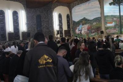 Com ParticipaÃ§Ã£o Da RCC e CTG EstÃ¢ncia do IguaÃ§u aconteceu o 4Âº dia da Novena da Padroeira em Laranjeiras do Sul