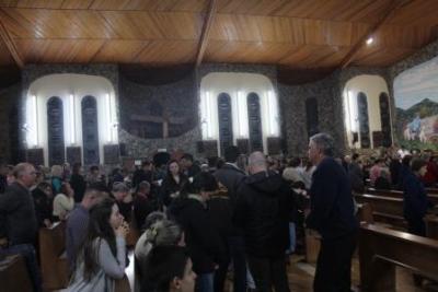Com ParticipaÃ§Ã£o Da RCC e CTG EstÃ¢ncia do IguaÃ§u aconteceu o 4Âº dia da Novena da Padroeira em Laranjeiras do Sul