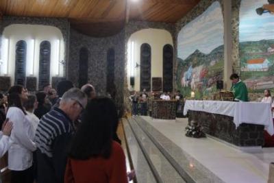 Com ParticipaÃ§Ã£o Da RCC e CTG EstÃ¢ncia do IguaÃ§u aconteceu o 4Âº dia da Novena da Padroeira em Laranjeiras do Sul