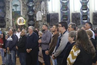 Com ParticipaÃ§Ã£o Da RCC e CTG EstÃ¢ncia do IguaÃ§u aconteceu o 4Âº dia da Novena da Padroeira em Laranjeiras do Sul
