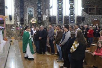 Com ParticipaÃ§Ã£o Da RCC e CTG EstÃ¢ncia do IguaÃ§u aconteceu o 4Âº dia da Novena da Padroeira em Laranjeiras do Sul