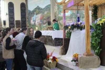 Com ParticipaÃ§Ã£o Da RCC e CTG EstÃ¢ncia do IguaÃ§u aconteceu o 4Âº dia da Novena da Padroeira em Laranjeiras do Sul