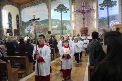 Com ParticipaÃ§Ã£o Da RCC e CTG EstÃ¢ncia do IguaÃ§u aconteceu o 4Âº dia da Novena da Padroeira em Laranjeiras do Sul