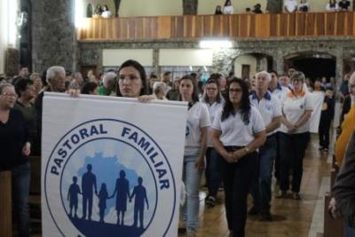 Devotos de Nossa Senhora Aparecida lotaram o SantuÃ¡rio para o 6Âº dia da Novena da Padroeira
