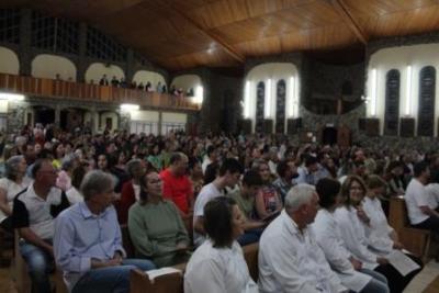 Devotos de Nossa Senhora Aparecida lotaram o SantuÃ¡rio para o 6Âº dia da Novena da Padroeira