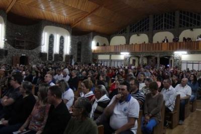 Devotos de Nossa Senhora Aparecida lotaram o SantuÃ¡rio para o 6Âº dia da Novena da Padroeira