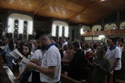 Devotos de Nossa Senhora Aparecida lotaram o SantuÃ¡rio para o 6Âº dia da Novena da Padroeira