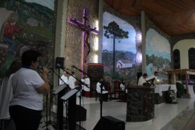 Devotos de Nossa Senhora Aparecida lotaram o SantuÃ¡rio para o 6Âº dia da Novena da Padroeira