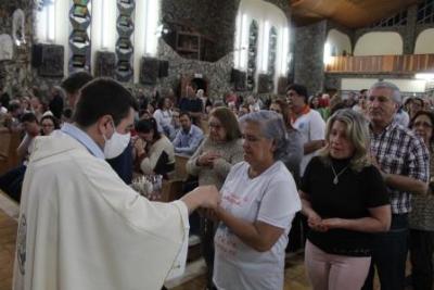 Devotos de Nossa Senhora Aparecida lotaram o SantuÃ¡rio para o 6Âº dia da Novena da Padroeira