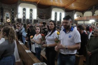 Devotos de Nossa Senhora Aparecida lotaram o SantuÃ¡rio para o 6Âº dia da Novena da Padroeira