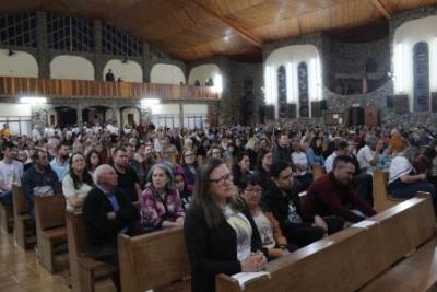 Com a participaÃ§Ã£o da secretaria de SaÃºde em alusÃ£o ao outubro rosa aconteceu o 7Âº dia da Novena da Padroeira em Laranjeiras do Sul