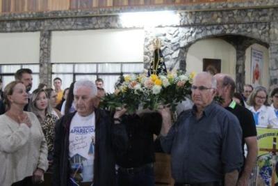 Com a participaÃ§Ã£o da secretaria de SaÃºde em alusÃ£o ao outubro rosa aconteceu o 7Âº dia da Novena da Padroeira em Laranjeiras do Sul