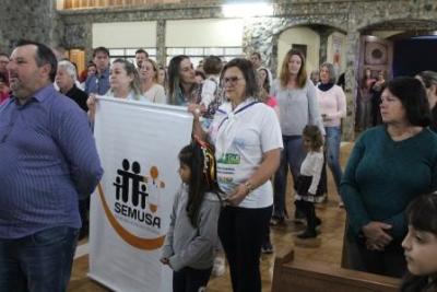 Com a participaÃ§Ã£o da secretaria de SaÃºde em alusÃ£o ao outubro rosa aconteceu o 7Âº dia da Novena da Padroeira em Laranjeiras do Sul