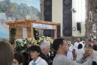 Com a participaÃ§Ã£o da secretaria de SaÃºde em alusÃ£o ao outubro rosa aconteceu o 7Âº dia da Novena da Padroeira em Laranjeiras do Sul