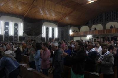 Com a participaÃ§Ã£o da secretaria de SaÃºde em alusÃ£o ao outubro rosa aconteceu o 7Âº dia da Novena da Padroeira em Laranjeiras do Sul