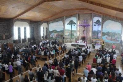 Com a participaÃ§Ã£o da secretaria de SaÃºde em alusÃ£o ao outubro rosa aconteceu o 7Âº dia da Novena da Padroeira em Laranjeiras do Sul