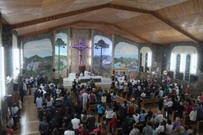 Com a participaÃ§Ã£o da secretaria de SaÃºde em alusÃ£o ao outubro rosa aconteceu o 7Âº dia da Novena da Padroeira em Laranjeiras do Sul