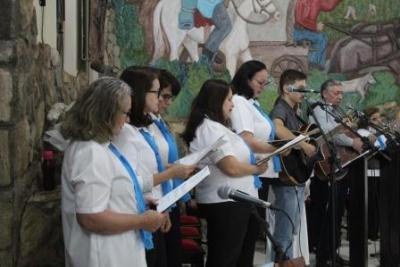 Com a participaÃ§Ã£o da secretaria de SaÃºde em alusÃ£o ao outubro rosa aconteceu o 7Âº dia da Novena da Padroeira em Laranjeiras do Sul