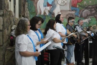 Com a participaÃ§Ã£o da secretaria de SaÃºde em alusÃ£o ao outubro rosa aconteceu o 7Âº dia da Novena da Padroeira em Laranjeiras do Sul