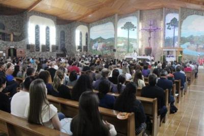 Com a participaÃ§Ã£o da secretaria de SaÃºde em alusÃ£o ao outubro rosa aconteceu o 7Âº dia da Novena da Padroeira em Laranjeiras do Sul