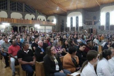 Com a participaÃ§Ã£o da secretaria de SaÃºde em alusÃ£o ao outubro rosa aconteceu o 7Âº dia da Novena da Padroeira em Laranjeiras do Sul