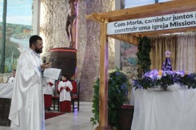 Com a participaÃ§Ã£o da secretaria de SaÃºde em alusÃ£o ao outubro rosa aconteceu o 7Âº dia da Novena da Padroeira em Laranjeiras do Sul