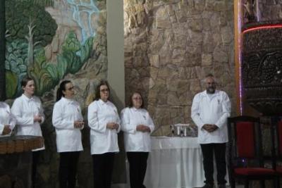 Com a participaÃ§Ã£o da secretaria de SaÃºde em alusÃ£o ao outubro rosa aconteceu o 7Âº dia da Novena da Padroeira em Laranjeiras do Sul