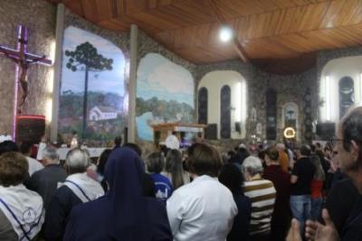 Com a participaÃ§Ã£o da secretaria de SaÃºde em alusÃ£o ao outubro rosa aconteceu o 7Âº dia da Novena da Padroeira em Laranjeiras do Sul