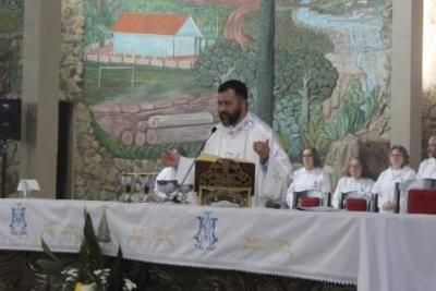 Com a participaÃ§Ã£o da secretaria de SaÃºde em alusÃ£o ao outubro rosa aconteceu o 7Âº dia da Novena da Padroeira em Laranjeiras do Sul