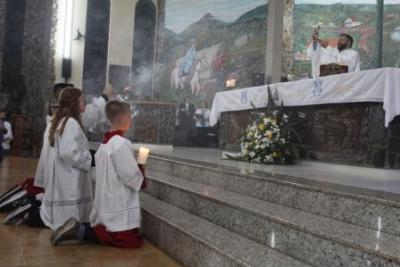 Com a participaÃ§Ã£o da secretaria de SaÃºde em alusÃ£o ao outubro rosa aconteceu o 7Âº dia da Novena da Padroeira em Laranjeiras do Sul