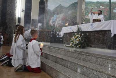 Com a participaÃ§Ã£o da secretaria de SaÃºde em alusÃ£o ao outubro rosa aconteceu o 7Âº dia da Novena da Padroeira em Laranjeiras do Sul