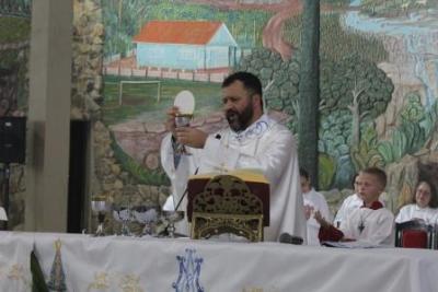 Com a participaÃ§Ã£o da secretaria de SaÃºde em alusÃ£o ao outubro rosa aconteceu o 7Âº dia da Novena da Padroeira em Laranjeiras do Sul