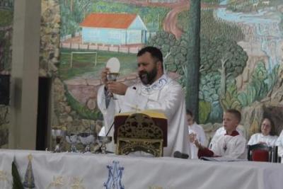 Com a participaÃ§Ã£o da secretaria de SaÃºde em alusÃ£o ao outubro rosa aconteceu o 7Âº dia da Novena da Padroeira em Laranjeiras do Sul